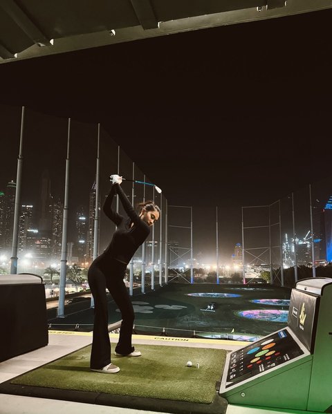 Bermain Golf di Topgolf di Emirates Golf Club, Dubai