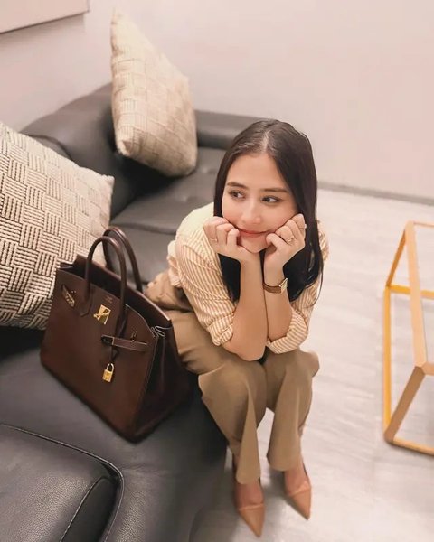 Potret Outfit Kantoran ala Prilly Latuconsina, Selalu Elegan dengan Tas Bernilai Fantastis