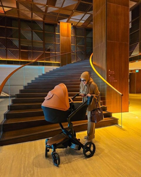 Syahrini Pilih Stroller Mewah untuk Baby R, Mirip dengan Milik Erina Gudono, Harganya Fantastis!