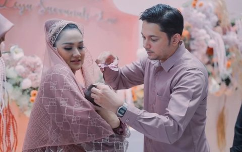 Potret Tengku Dewi & Andrew Andika Harmonis di Acara Aqiqah Zeya, Gelar Pesta Mewah Bernuansa Serba Pink