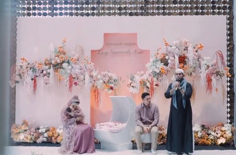 Potret Tengku Dewi & Andrew Andika Harmonis di Acara Aqiqah Zeya, Gelar Pesta Mewah Bernuansa Serba Pink