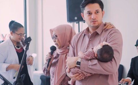 Potret Tengku Dewi & Andrew Andika Harmonis di Acara Aqiqah Zeya, Gelar Pesta Mewah Bernuansa Serba Pink