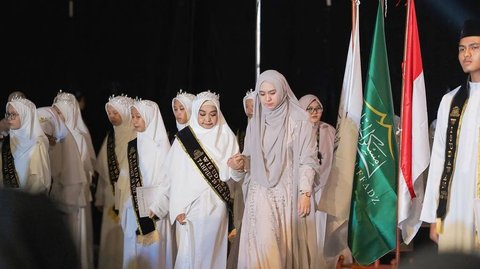 Yunifah Ismawati menjadi salah satu wisudawati dalam acara wisuda pesantren tahfidz, berhasil menyelesaikan hafalan 20 juz.<br><br>