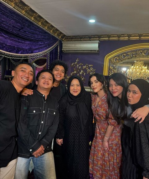 Tim Jurnal Risa tidak hanya sekadar bertamu, tetapi juga melakukan penelusuran di rumah Tasya Farasya, dan momen tersebut dibagikan di Instagram masing-masing.<br><br>