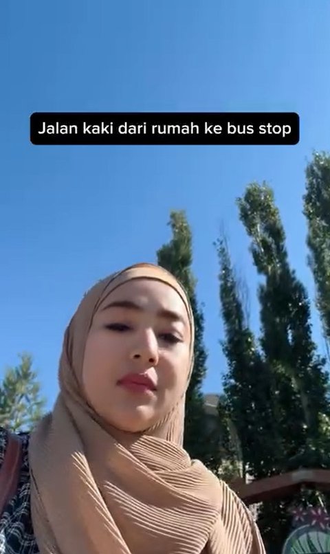 Potret Cindy Fatikasari Naik Bus Buat Berangkat Kerja di Kanada, Jalani Hidup Santai Apa Adanya<br>