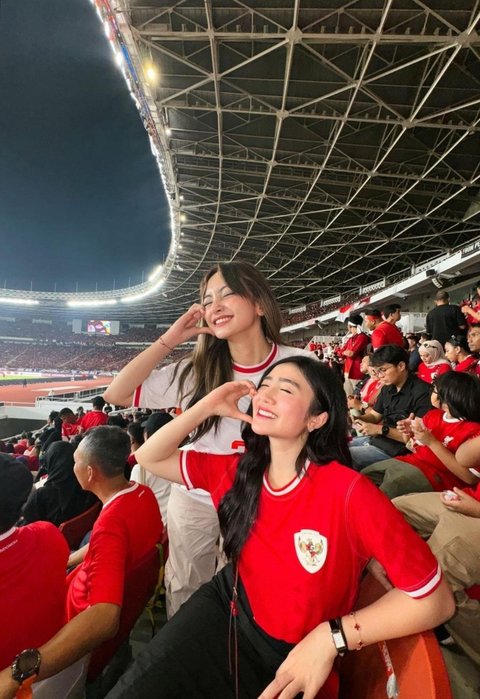 Kece Banget! 7 Potret Febby Rastanty saat Nonton Langsung Timnas Indonesia vs Australia di Stadion GBK