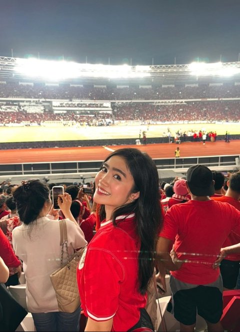 Kece Banget! 7 Potret Febby Rastanty saat Nonton Langsung Timnas Indonesia vs Australia di Stadion GBK