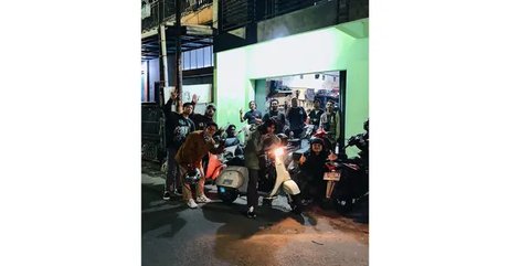 Potret Sintya Marisca Kendarai Vespa (Sumber: Instagram/sintyamarisca)