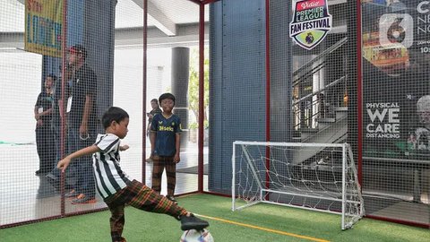 FOTO: Semarak Premier League Fan Festival, Vidio Hadirkan Trofi Asli Liga Inggris