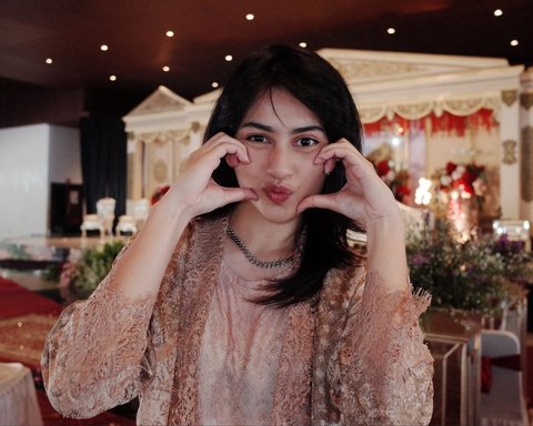 Tampil Menawan dan Elegan, 7 Foto Sintya Marisca di Acara Pernikahan - Netizen Mendoakan Segera Menyusul