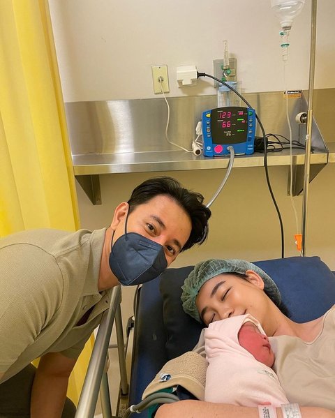 Bibit Berkualitas! 8 Foto Billy Davidson Bersama Keluarga Kecilnya - Dua Anaknya Menawan dan Tampan