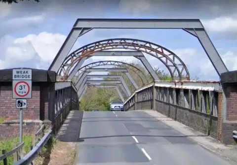 Kisah Pria Jembatan Perahu di Desa Pelosok di China Berujung Dipenjara (Sumber: Oddity Central)