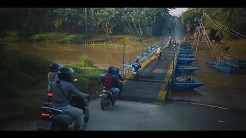 Kisah Pria Jembatan Perahu di Desa Pelosok di China Berujung Dipenjara (Sumber: Oddity Central)