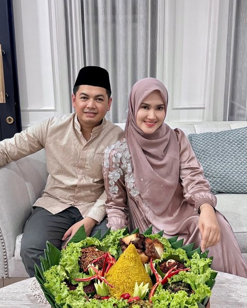 8 Foto Perayaan Ulang Tahun ke-40 Tommy Kurniawan, Menerima Kue dan Ucapan Indah dari Istrinya yang Menawan