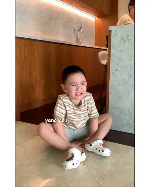 Potret anak Citra Kirana berani mainular peliharaan Irfan Hakim. (sumber: Instagram/citraciki)