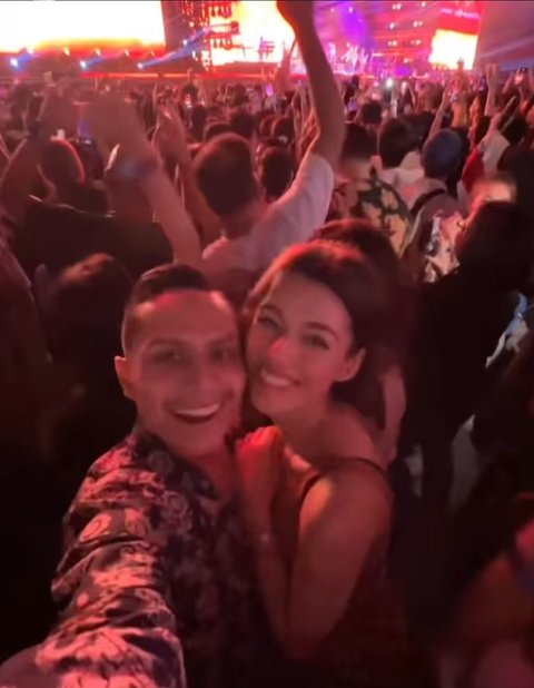 8 Foto Romantis Susan Sameh dan Khalid Atamimi Setelah Menikah, Menikmati Konser Bruno Mars Bersama