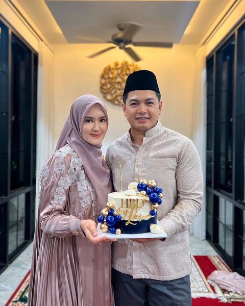 Rayakan Ulang Tahun ke-40, Tommy Kurniawan Dapat Kue Spesial dan Ucapan Manis dari Istri<br>