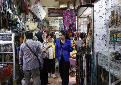 8 Foto Annisa Yudhoyono Saat Melakukan Kunjungan Kerja di IKN, Termasuk Menanam Pohon dan Melepaskan Benih Ikan