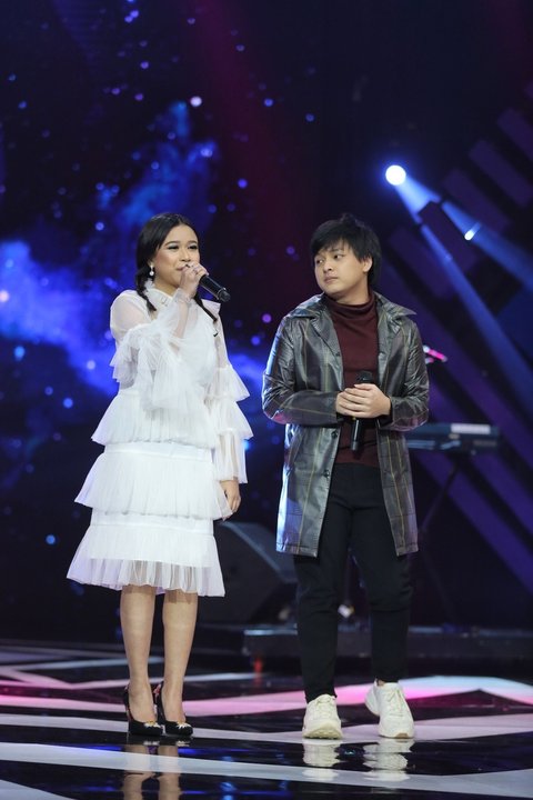 Berkat lagu Dengan Caraku, Arsy Widianto berhasil meraih sejumlah penghargaan bergengsi sepanjang 2018 hingga 2019, termasuk Anugerah Musik Indonesia, Silet Awards, SCTV Music Awards, dan Dahsyatnya Awards.<br><br>