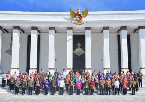 8 Potret Annisa Yudhoyono di Kunjungan Kerja IKN, Menanam Pohon hingga Melepas Benih Ikan