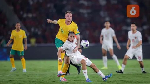 Mees Hilgers. Bek tengah FC Twente berusia 20 tahun ini memiliki darah Indonesia dari sang ibu yang lahir di Manado. Meski lahir di Belanda, belum sekalipun ia bermain di level timnas yunior.