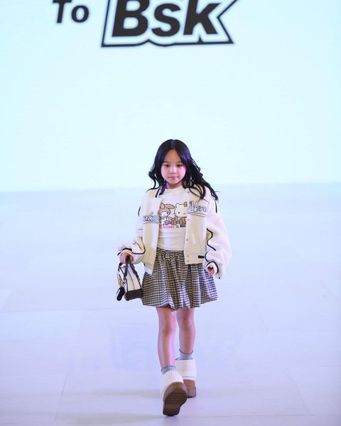 Tampil untuk Pertama Kali, ini Deretan Foto Gempi Anak Gading Marten dan Gisel saat Melenggang di Catwalk