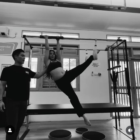 Bumil Fit: 10 Foto Nikita Willy yang Aktif Berolahraga Selama Trimester Ketiga Kehamilan - Dari Yoga Hingga Tinju dengan Perut Hamilnya