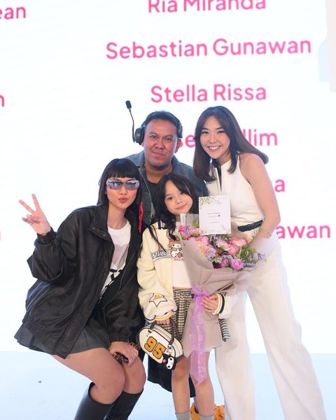 Gisel hadir untuk memberikan dukungan penuh kepada putri semata wayangnya. Di usia 9 tahun, Gempi benar-benar menunjukkan berbagai talentanya yang mengagumkan.