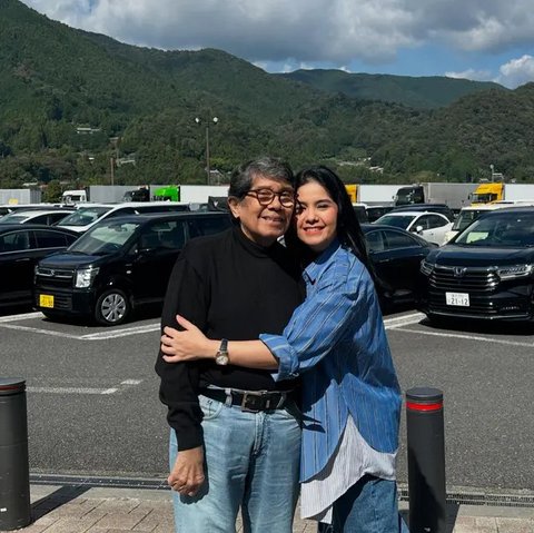 Potret Kebersamaan Annisa Pohan dan Sang Ayah. (Sumber: Instagram/annisayudhoyono)