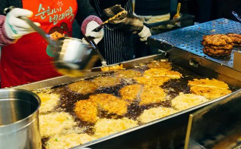 Terakhir kamu bisa buat salad dengan menggunakan buah mangga dan alpukat, berikut caranya. (Foto: Unsplash.com/esirae Hayes-Vitor)