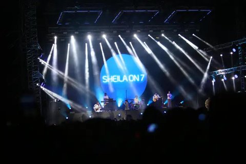 Konser Sheila on 7 Tunggu Aku Di mampir ke Medan, Sumatra Utara, Sabtu (14/9/2024). Konser ini menjadi ajang kilas balik Duta kali pertama tampil di USU. (Foto: Dok. Istimewa)
