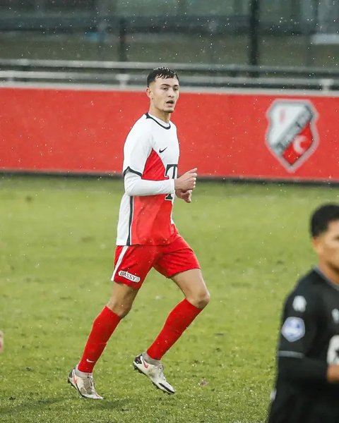 Ilustrasi - Jay Idzes, Maarten Paes, Asnawi Mangkualam, Elkan Baggott (Bola.com/Adreanus Titus)