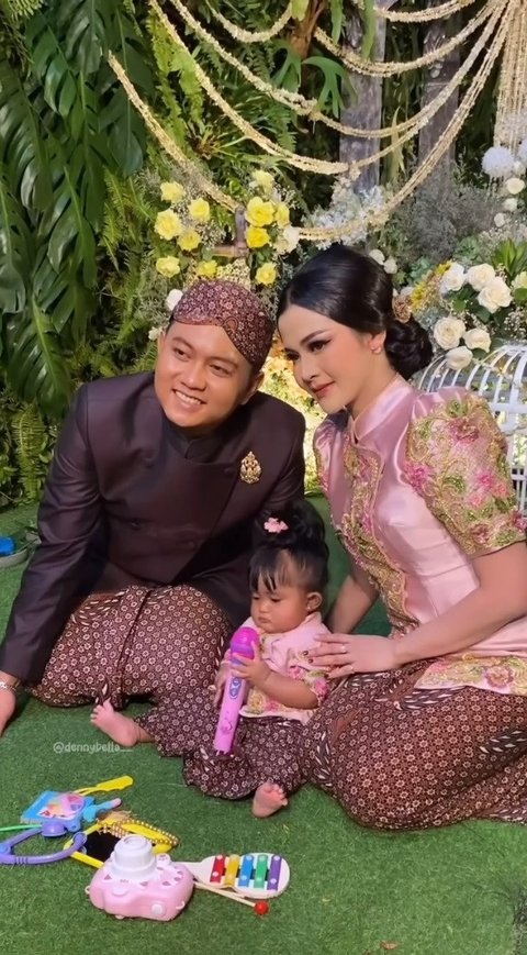 10 Foto Tedhak Siten Dek Cunda, Anak Denny Caknan dan Bella Bonita, Tunjukkan Kemungkinan Mengikuti Jejak Ayahnya Menjadi Penyanyi