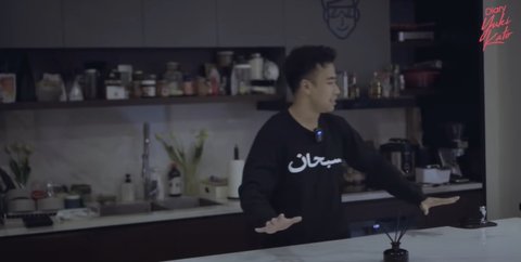 8 Potret Dapur Rumah Vidi Aldiano yang Memiliki Island Unik, Minimalis Berdesain Modern yang Elegan