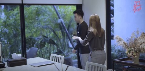 8 Potret Dapur Rumah Vidi Aldiano yang Memiliki Island Unik, Minimalis Berdesain Modern yang Elegan