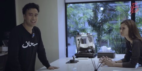 8 Potret Dapur Rumah Vidi Aldiano yang Memiliki Island Unik, Minimalis Berdesain Modern yang Elegan