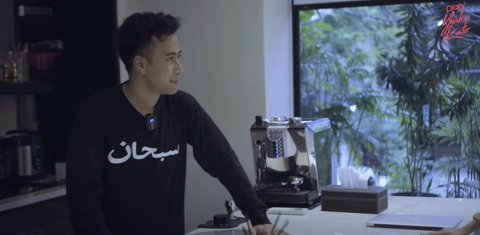 8 Potret Dapur Rumah Vidi Aldiano yang Memiliki Island Unik, Minimalis Berdesain Modern yang Elegan