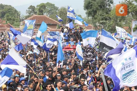 Bobotoh Persib saat pertandingan melawan Arema FC pada laga persahabatan di Stadion GBLA, Bandung, Minggu (18/3/2018). Persib menang 2-1 atas Arema. (Bola.com/M Iqbal Ichsan)