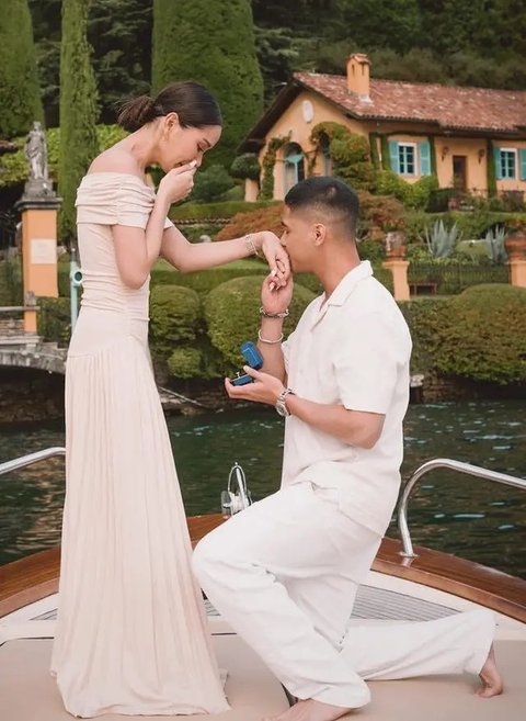 Foto kebersamaan Maia Estianty dengan anak sulungnya, Al Ghazali di acara ulang tahun Al. (Dok. Instagram @maiaestiantyreal).