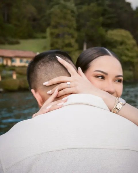 Foto kebersamaan Maia Estianty dengan anak sulungnya, Al Ghazali di acara ulang tahun Al. (Dok. Instagram @maiaestiantyreal).
