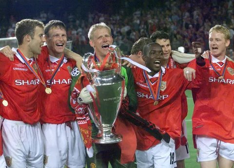 David Beckham. Bintang Manchester United ini meraih treble winners bersama Setan Merah pada musim 1998/1999. Ia pun dinominasikan sebagai peraih Ballon d'Or edisi 1999. Nyatanya, gelar diraih