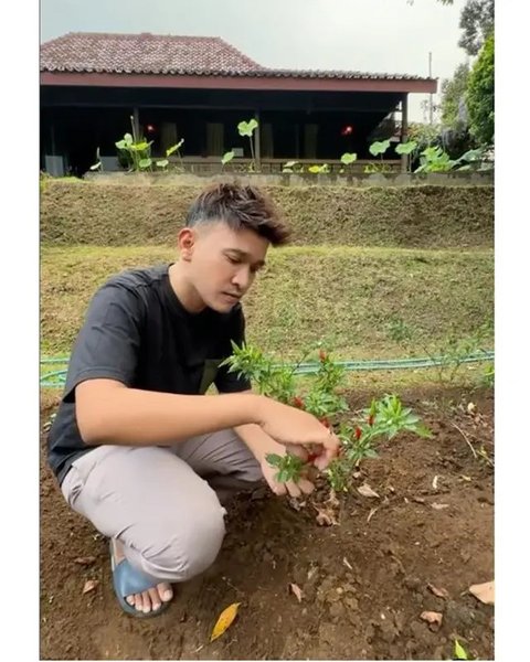 Penampilan Ruben Onsu usai berpisah dari Sarwendah. (sumber: Instagram/ruben_onsu)