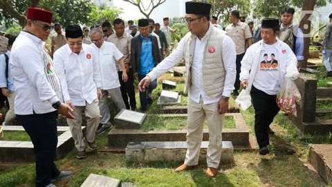 FOTO: Hari Pertama Masa Kampanye Pilkada Jakarta 2024, Pasangan Ridwan Kamil-Suswono Awali dengan Ziarah ke Makam MH Thamrin