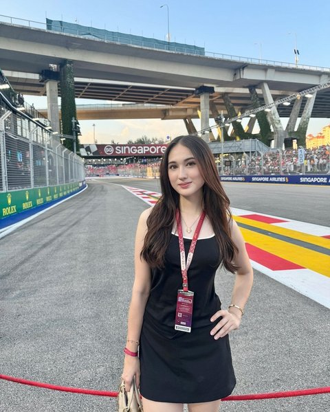 Potret Laura Moane Menyaksikan F1 di Singapura, Banyak yang Mendoakan Agar Mendapatkan yang Lebih Baik