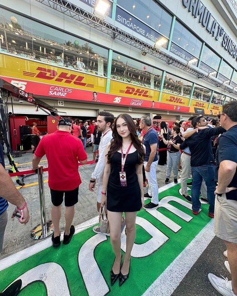 Potret Laura Moane Menyaksikan F1 di Singapura, Banyak yang Mendoakan Agar Mendapatkan yang Lebih Baik