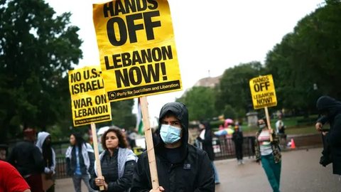 FOTO: Geruduk Gedung Putih di Washington, Massa Demo Tuntut Pemberlakuan Embargo Senjata Israel