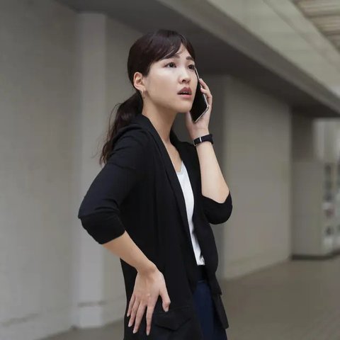 ilustrasi perempuan bekerja sombong/Photo by Vlada Karpovich/Pexels