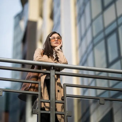 ilustrasi perempuan bekerja sombong/Photo by Vlada Karpovich/Pexels