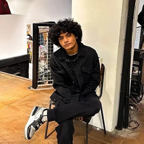 Pulang ke Indonesia, Lolly mengaku bisa setahun bertahan hidup tanpa bantuan ibu kandungnya, Nikita Mirzani. Kini ia siap berkarier di Tanah Air. (Foto: Dok. Instagram @lauradumpie)