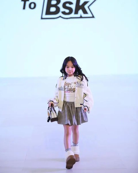 Gempita Nora atau Gempi makin melebarkan sayap di industri hiburan dengan debut sebagai model runway [@inigempiii]